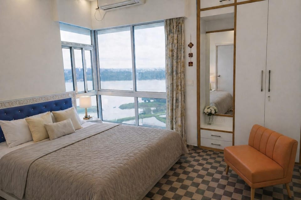 Bedroom, River view