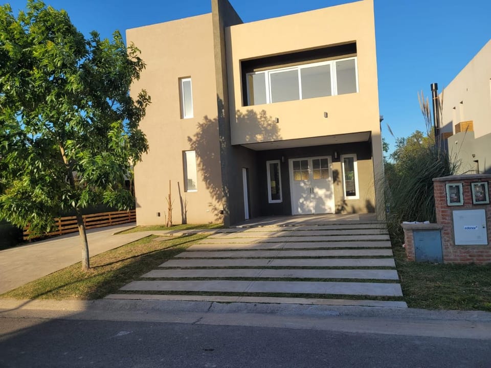 Casa tigre amueblada vista rio pileta jardín 3 habitaciones pileta Villa in Buenos Aires Province