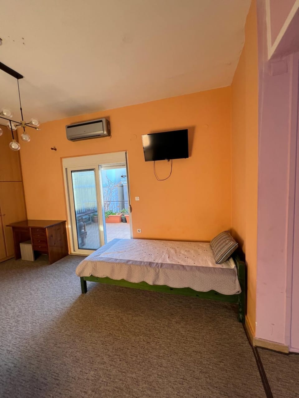 Bed, TV and multimedia, Bedroom, air conditioner