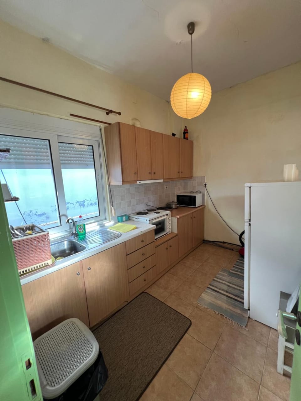 Kitchen or kitchenette, oven