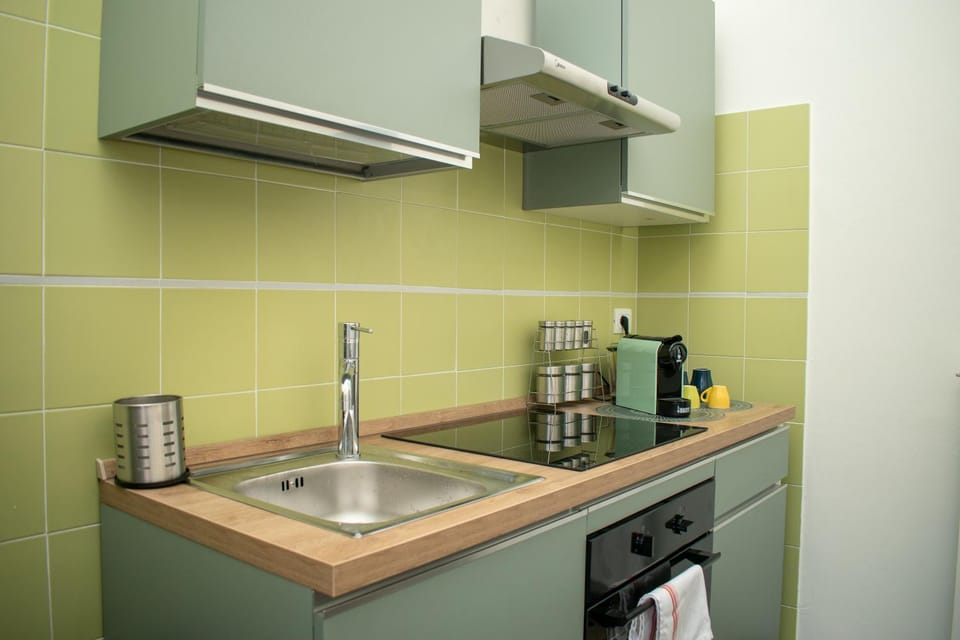 Kitchen or kitchenette, oven, stove