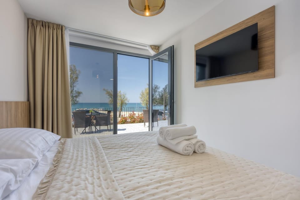 Bed, TV and multimedia, Balcony/Terrace, Bedroom, Sea view