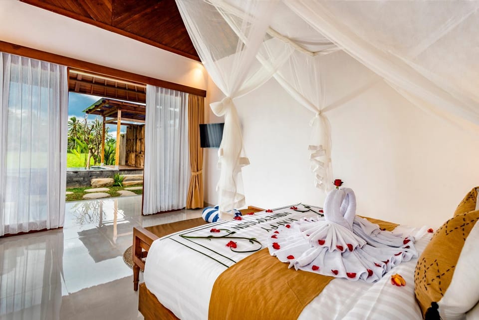 Bed, Living room, Photo of the whole room, Seating area, Dining area, Bedroom, towels