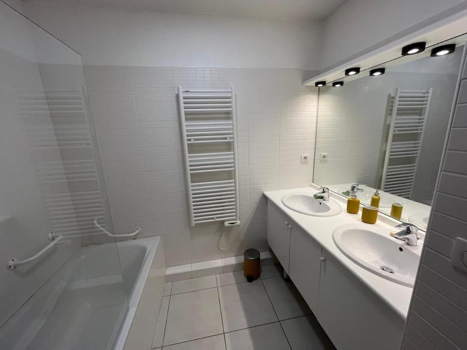 Bathroom, Bath