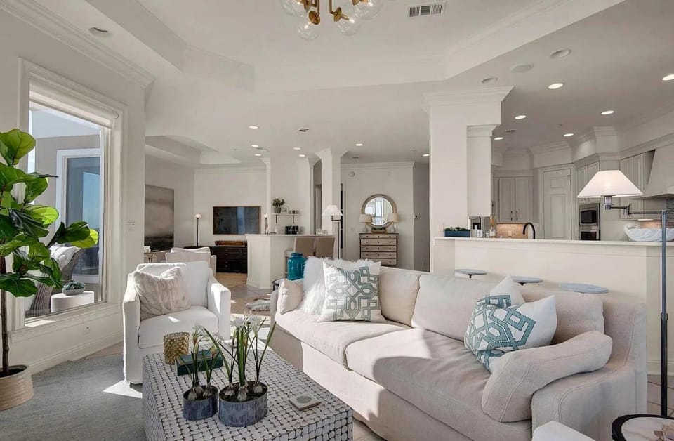 Luxury Gulf-Front 3BR Penthouse with Wraparound Balcony Apartment in Destin