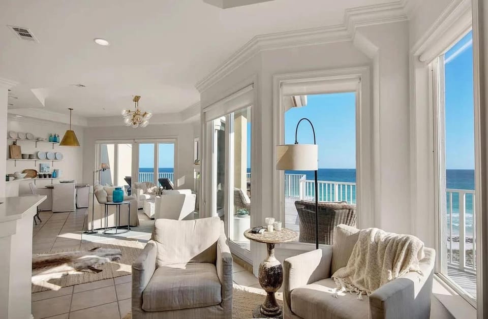Luxury Gulf-Front 3BR Penthouse with Wraparound Balcony Apartment in Destin
