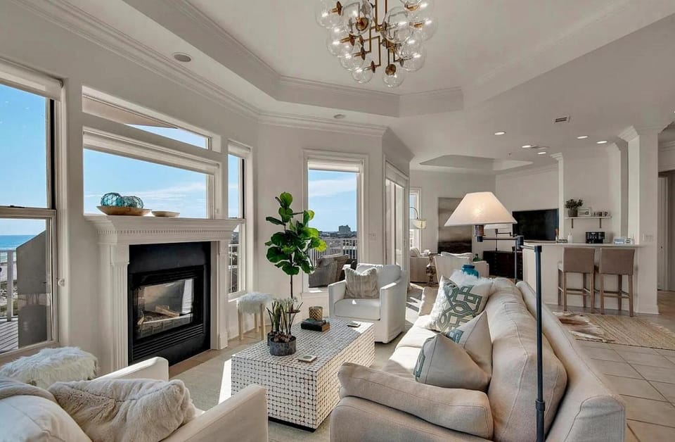 Luxury Gulf-Front 3BR Penthouse with Wraparound Balcony Apartment in Destin