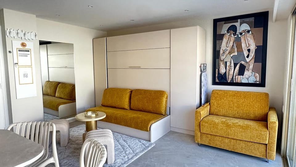 STUDIO LUXE Carré d'Or Cannes - Terrasse - Aperçu mer - 3 personnes - 50m de la Croisette Apartment in Cannes