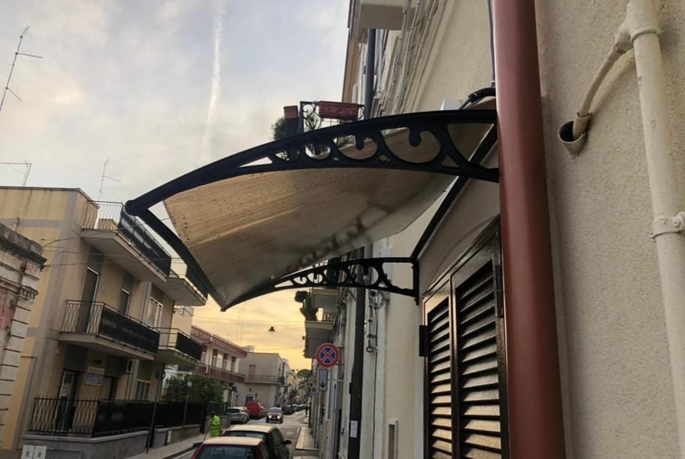 Saint Claire Home Airport Apartment in Bari