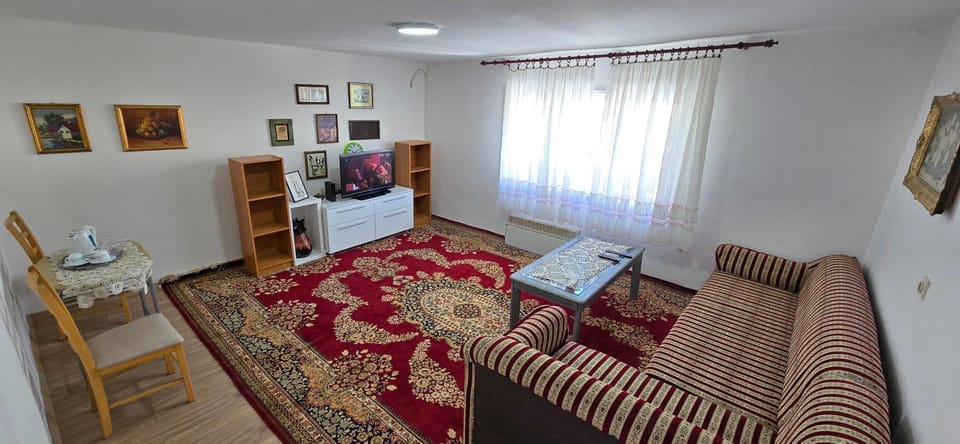 Communal lounge/ TV room, Bed, Seating area, Evening entertainment
