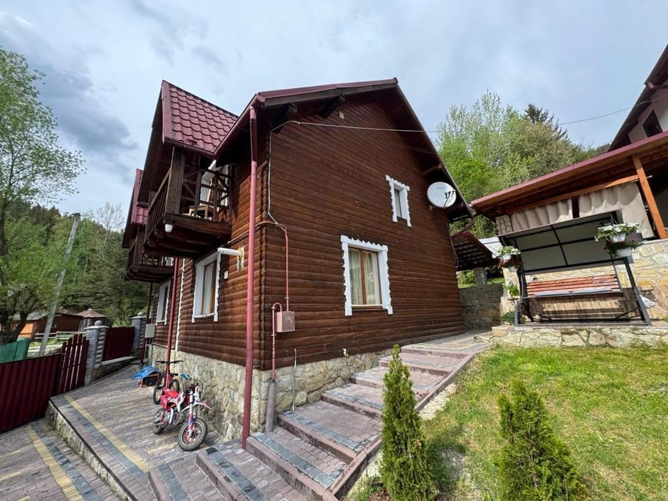 Forest Green Cottage Apartment in Ukraine