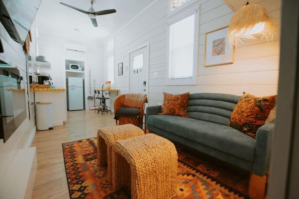 The Frida Tiny House-Hot Tub-Pet Friendly-No Pet Fee! House in Albuquerque