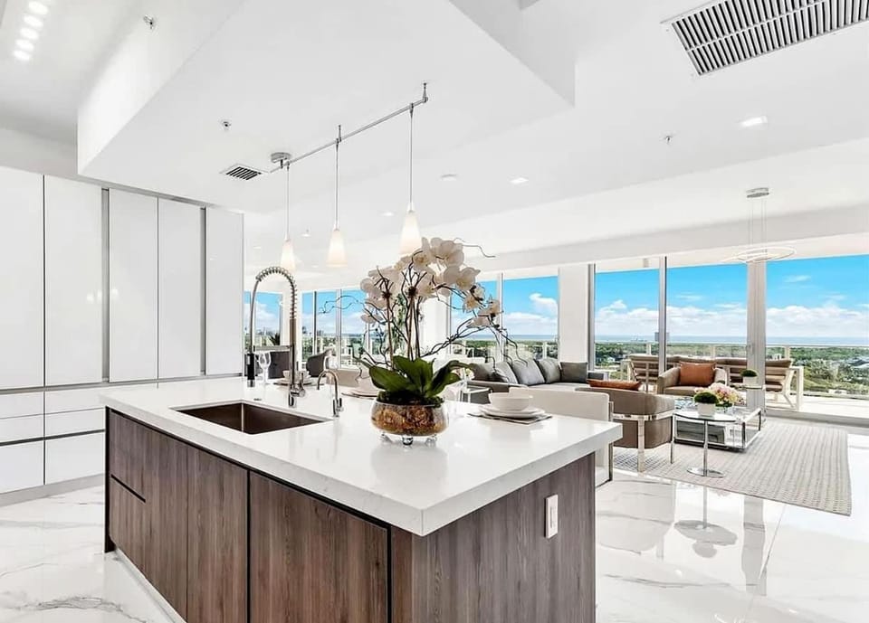 Elegant Four-Bedroom Penthouse with Ocean Views Apartment in Fort Lauderdale