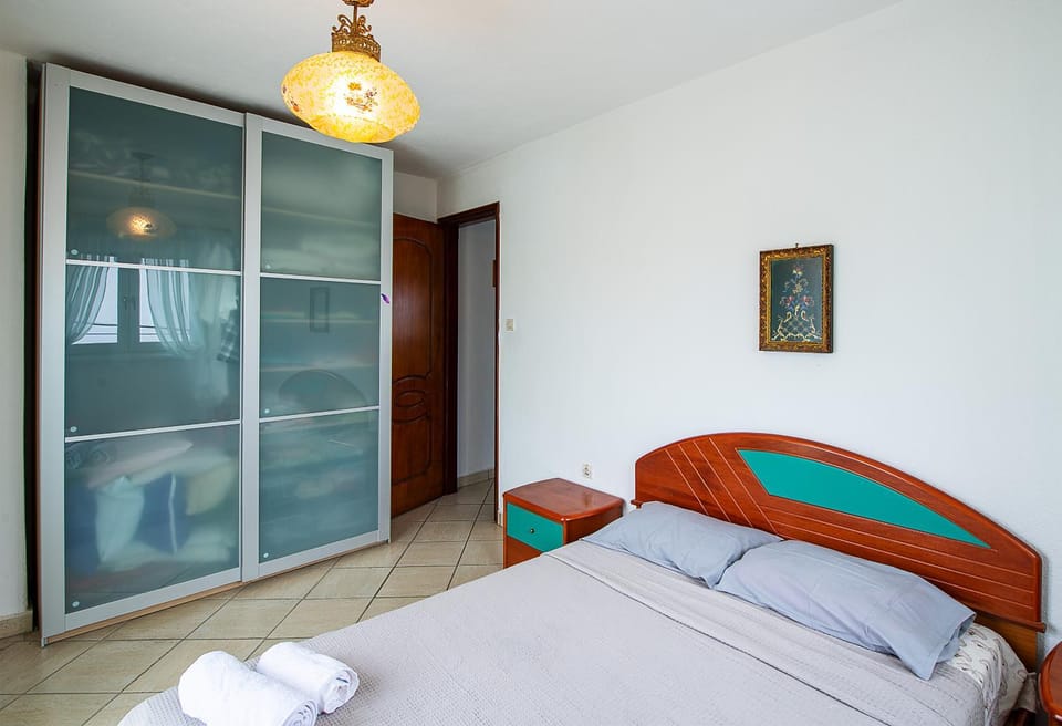Photo of the whole room, Bedroom, internet, towels, wardrobe, air conditioner