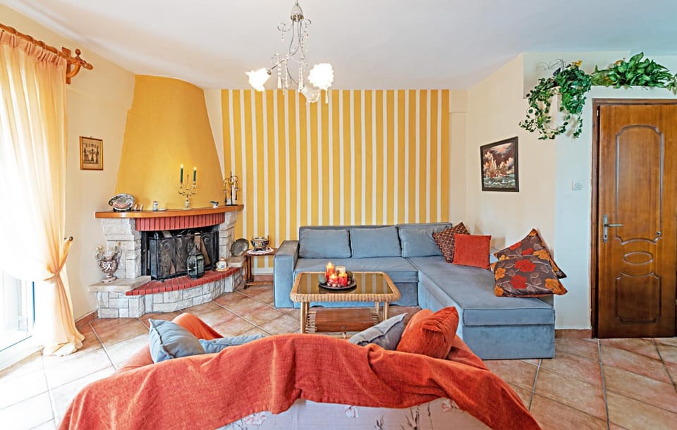 TV and multimedia, Seating area, fireplace, internet, air conditioner
