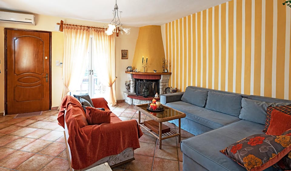 TV and multimedia, Seating area, fireplace, internet, air conditioner