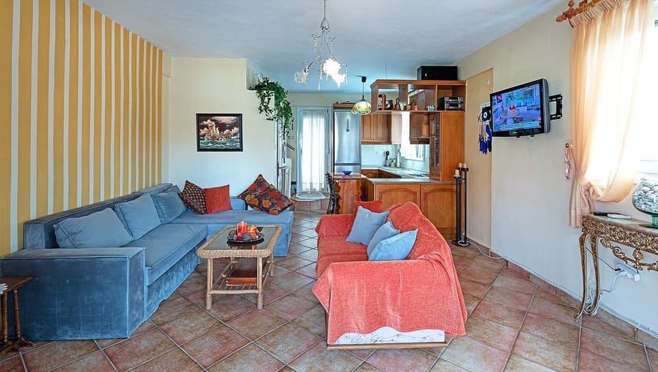TV and multimedia, Seating area, fireplace, internet, air conditioner