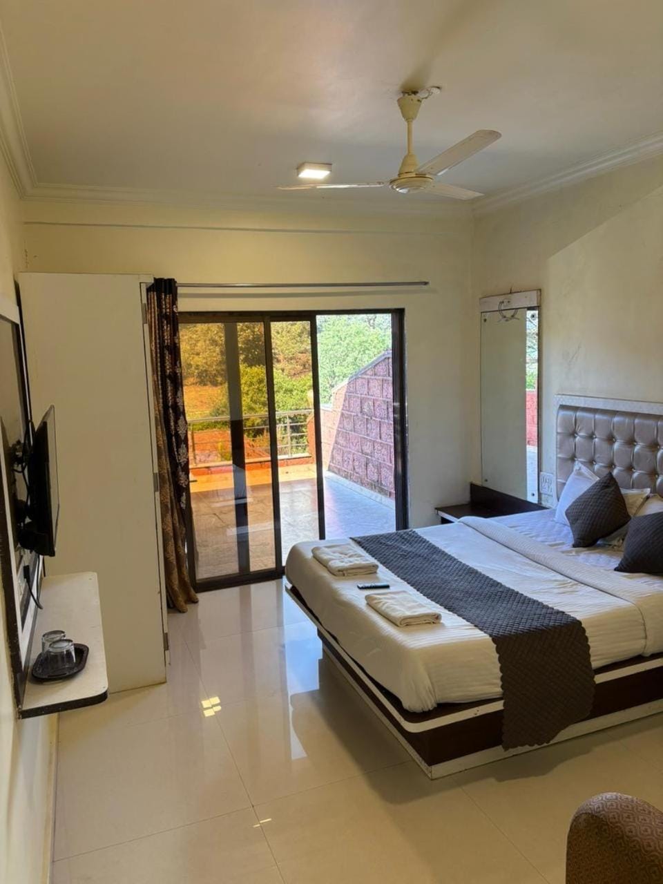 Communal lounge/ TV room, Bed, TV and multimedia, Photo of the whole room, Evening entertainment, Bedroom, air conditioner
