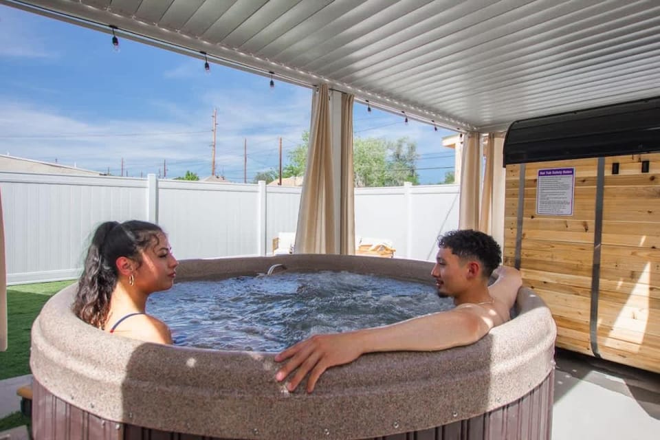 ZenDen Spa-Sauna-Hot Tub-Pet Friendly-No Pet Fee! House in Albuquerque