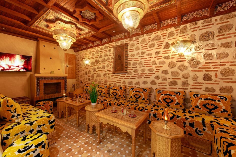 Communal lounge/ TV room