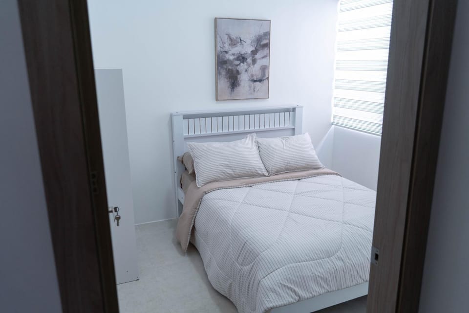 Bed, Photo of the whole room, Bedroom, air conditioner