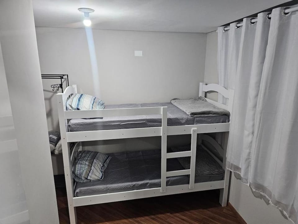 Sobrado novo excelente para sua familia e empresa Apartment in São José dos Pinhais