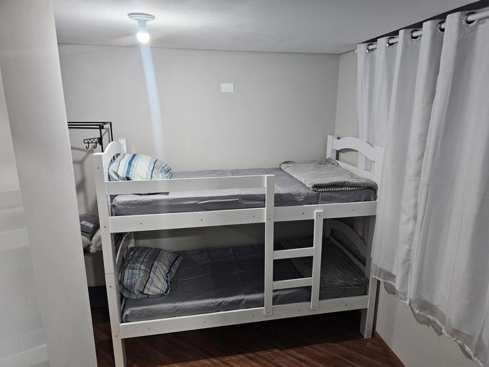 Sobrado novo excelente para sua familia e empresa Apartment in São José dos Pinhais