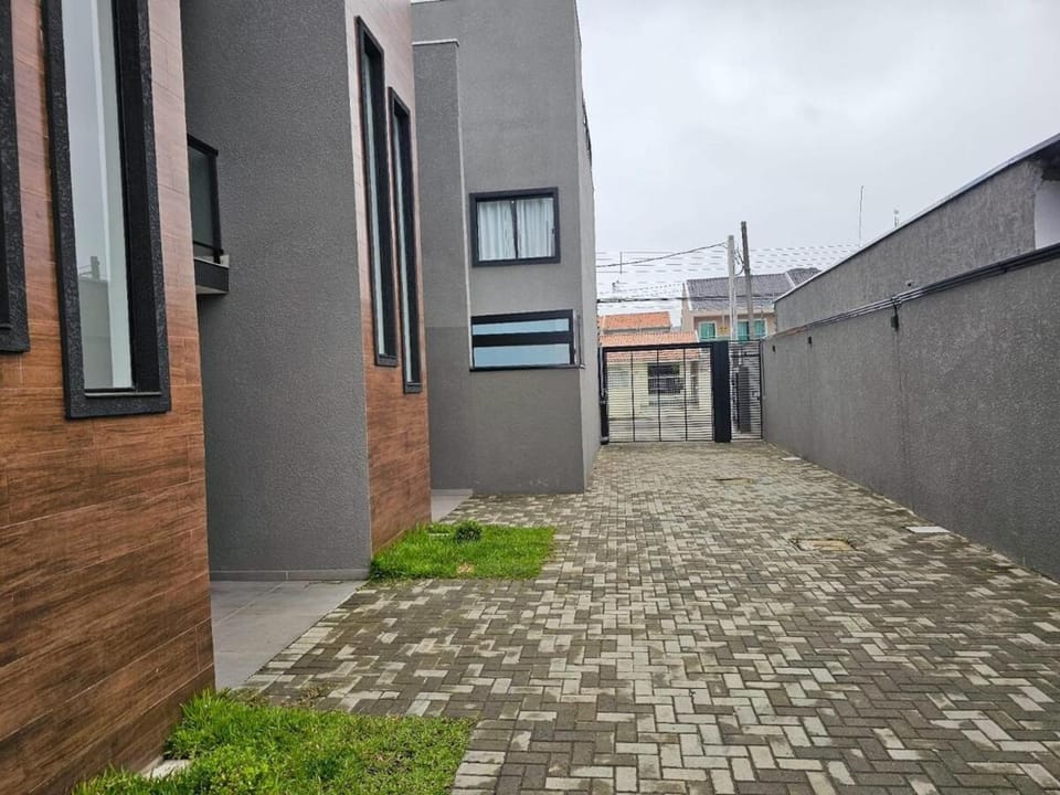 Sobrado novo excelente para sua familia e empresa Apartment in São José dos Pinhais