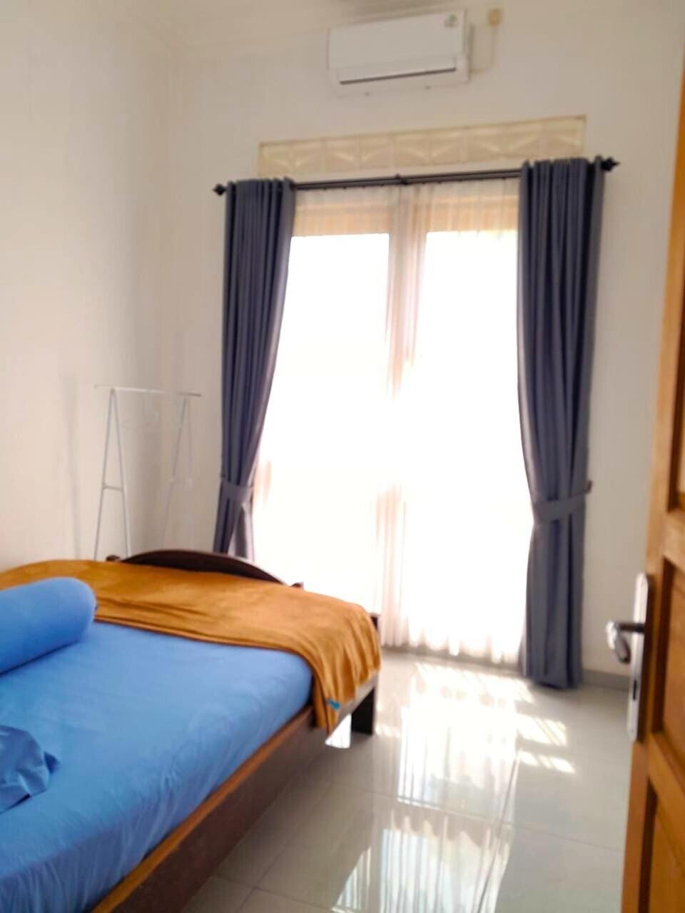 Bed, Bedroom, air conditioner