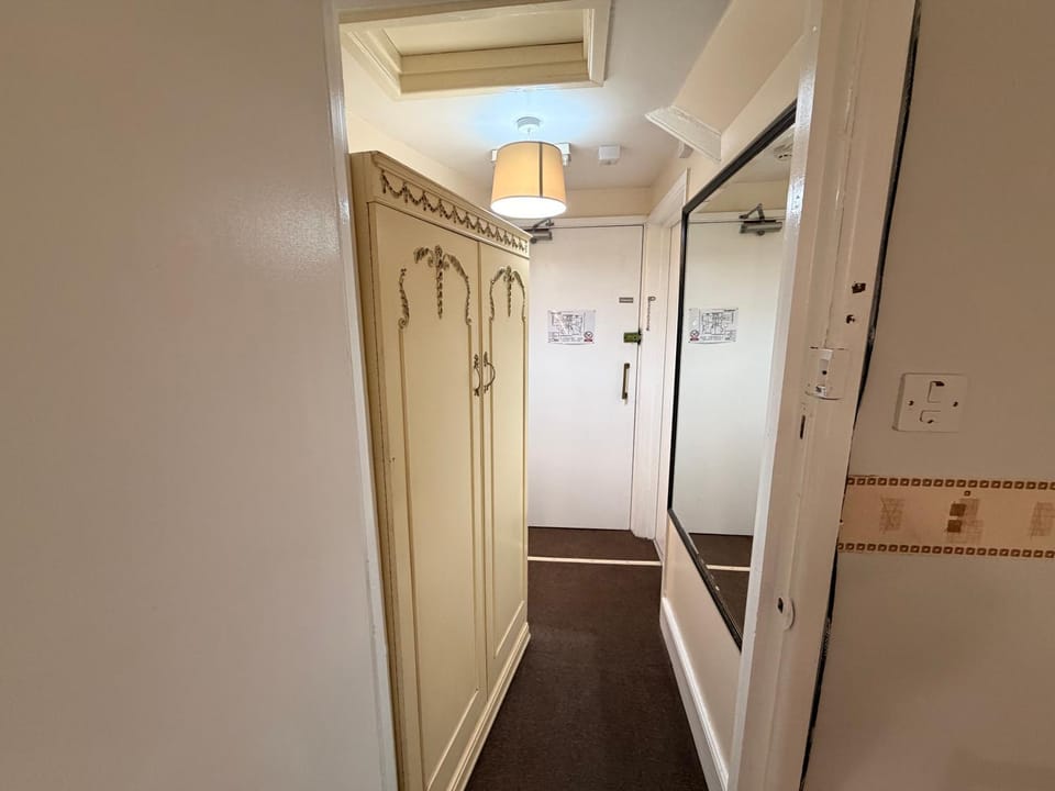 Budget Studio for 4 with Free Parking - 2nd floor Apartment hotel in Gosport