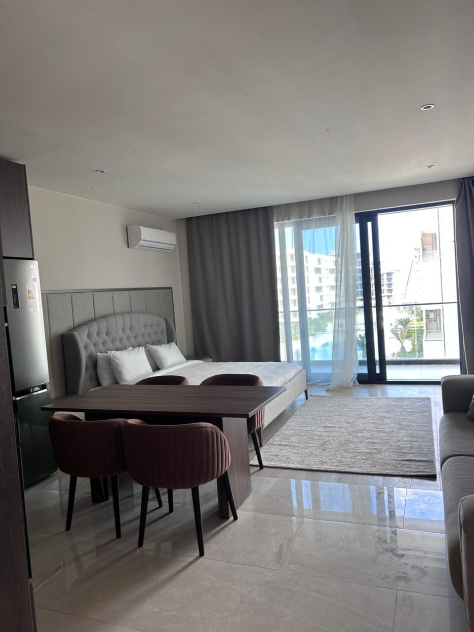 Bed, Dining area