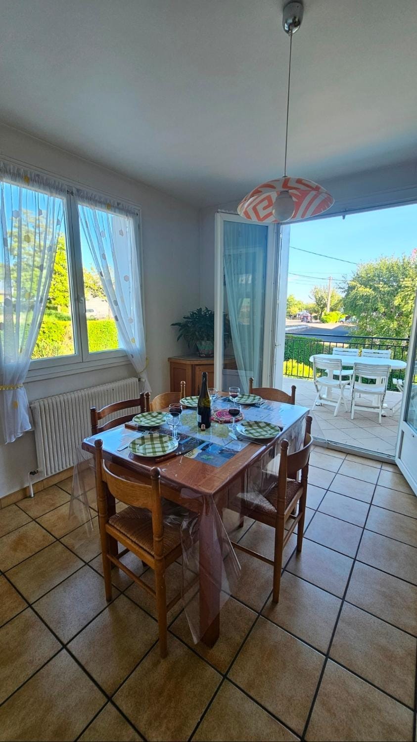 Dining area, kitchen