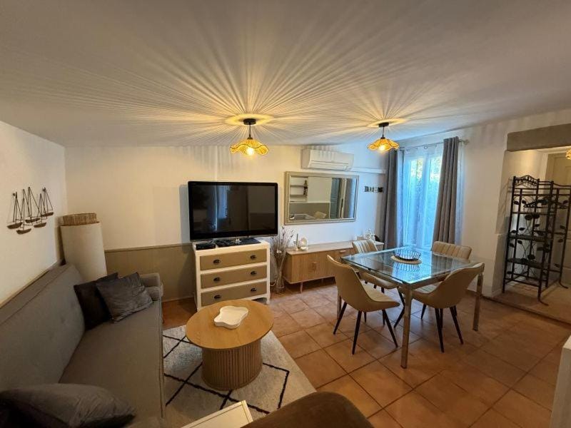 Grimaud - Maisonnette Climatisée 4 Personnes House in Grimaud