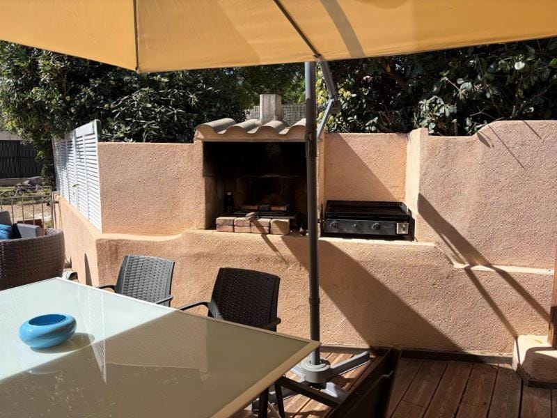 Grimaud - Maisonnette Climatisée 4 Personnes House in Grimaud