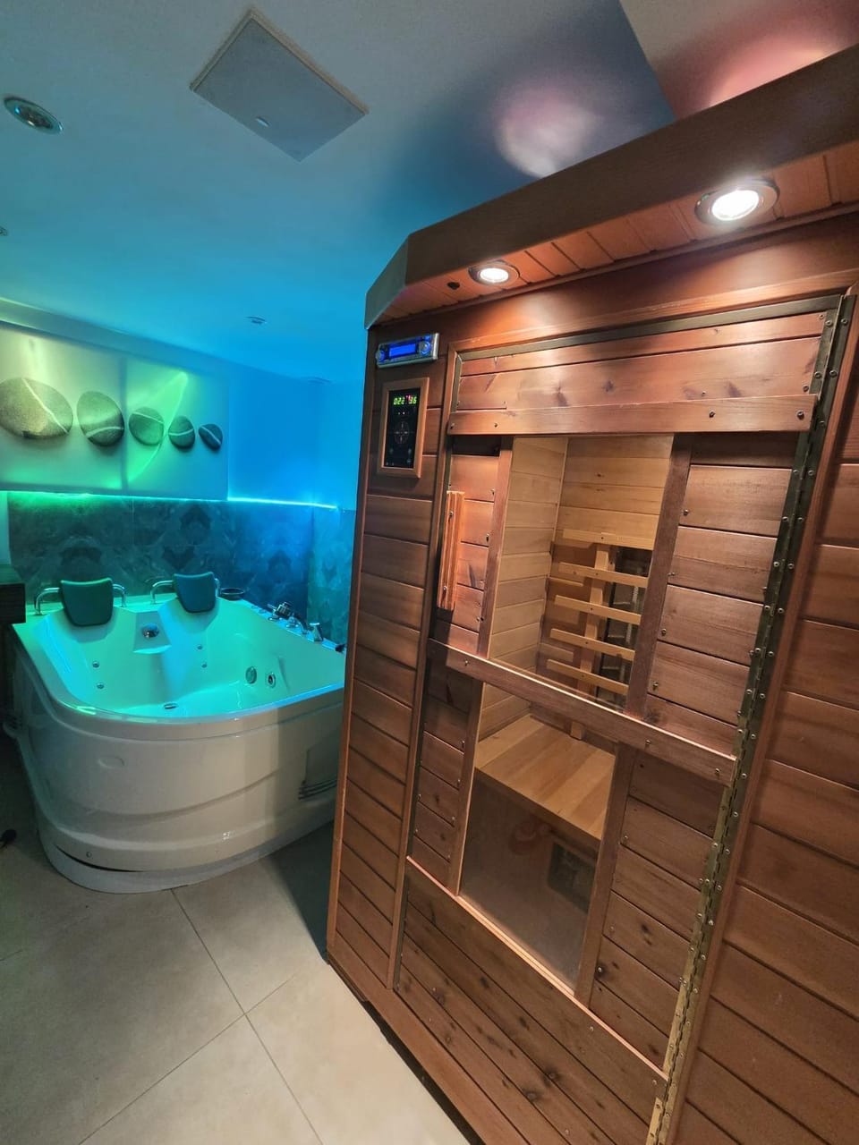 Loveroom waterloo, Suite romantique avec Jacuzzi et sauna privatifs Apartment in Flanders