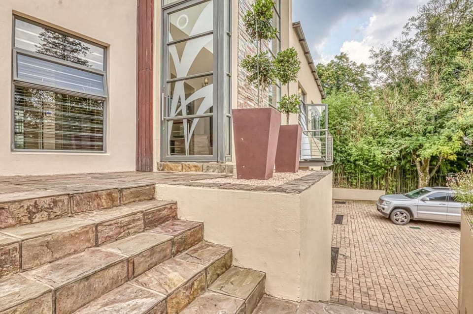 Refined luxury home House in Sandton