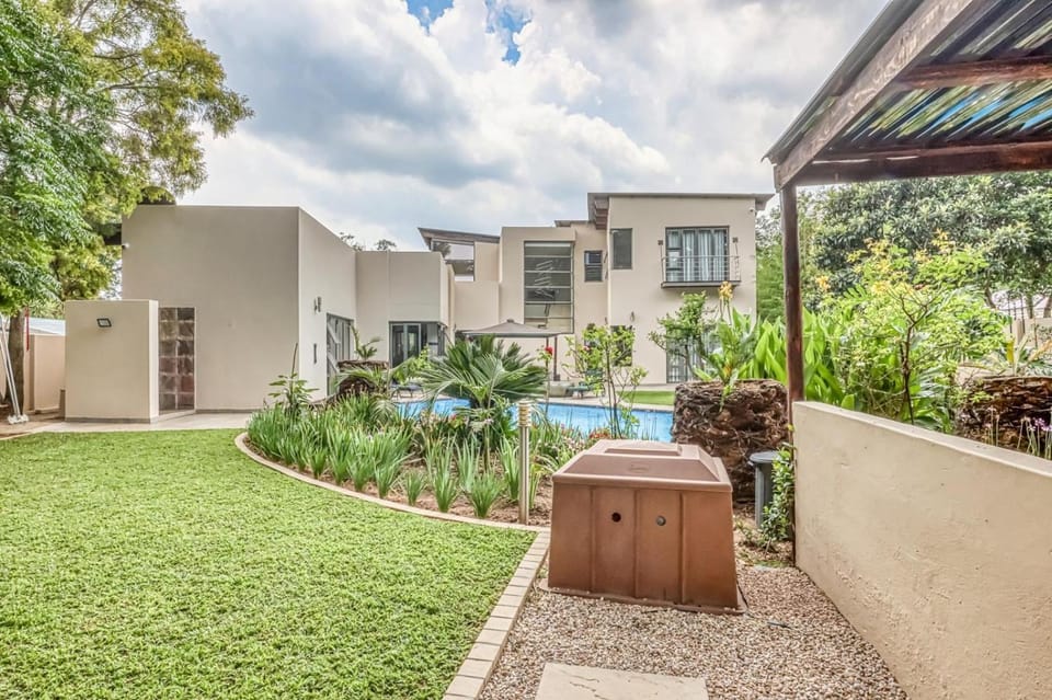 Refined luxury home House in Sandton