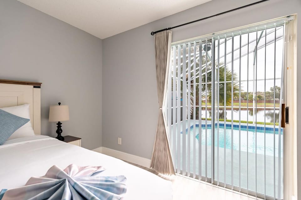 Scenic water Views House in Kissimmee