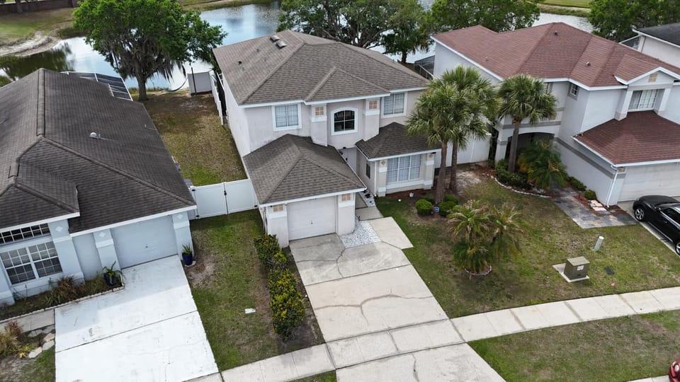Scenic water Views House in Kissimmee