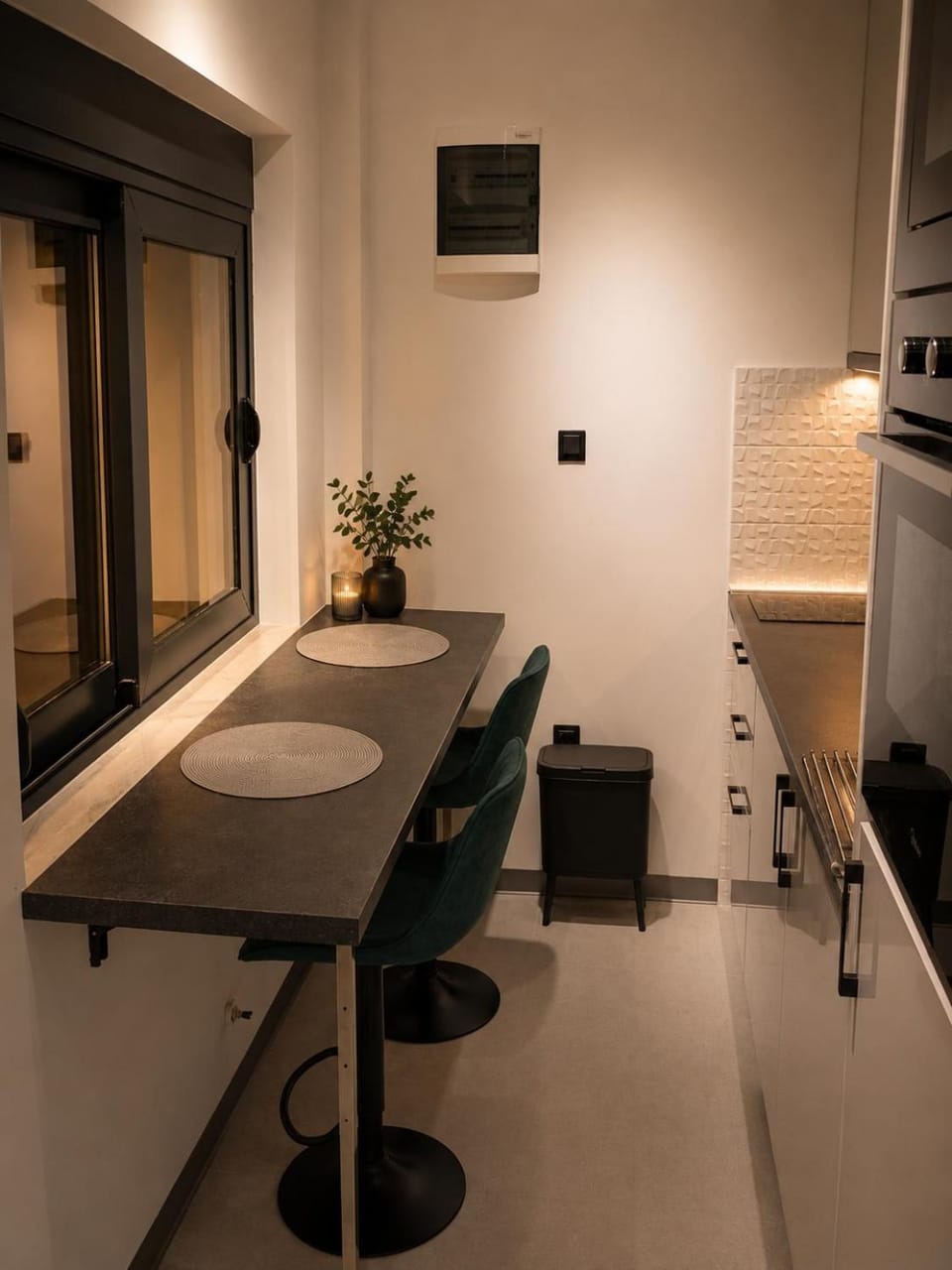 Dining area, kitchen