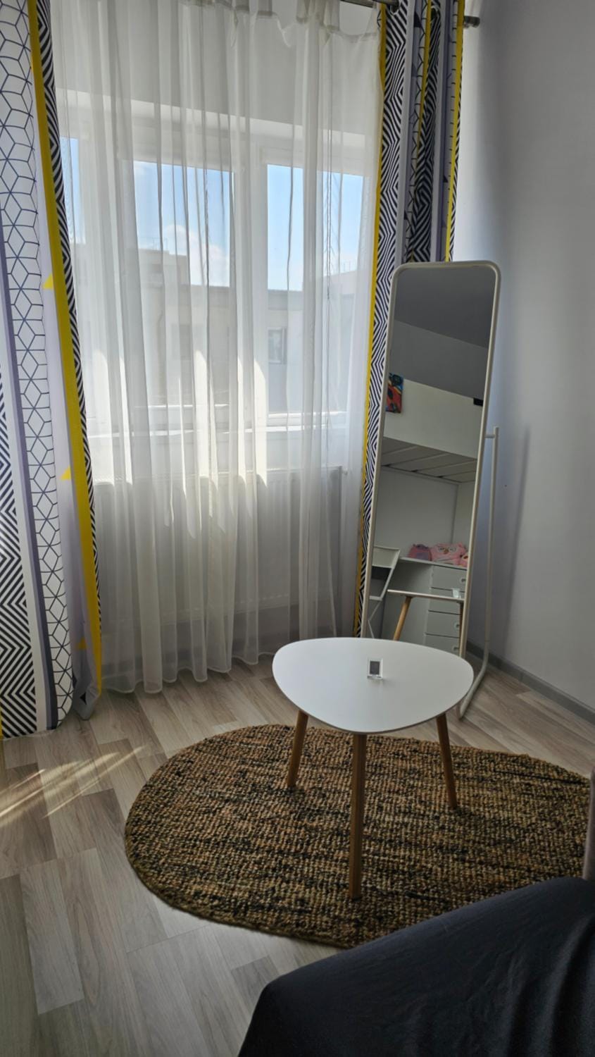 Modern Family Apartment, Free Parking, Self Check-In, Sleeps 5 Apartment in Bucharest