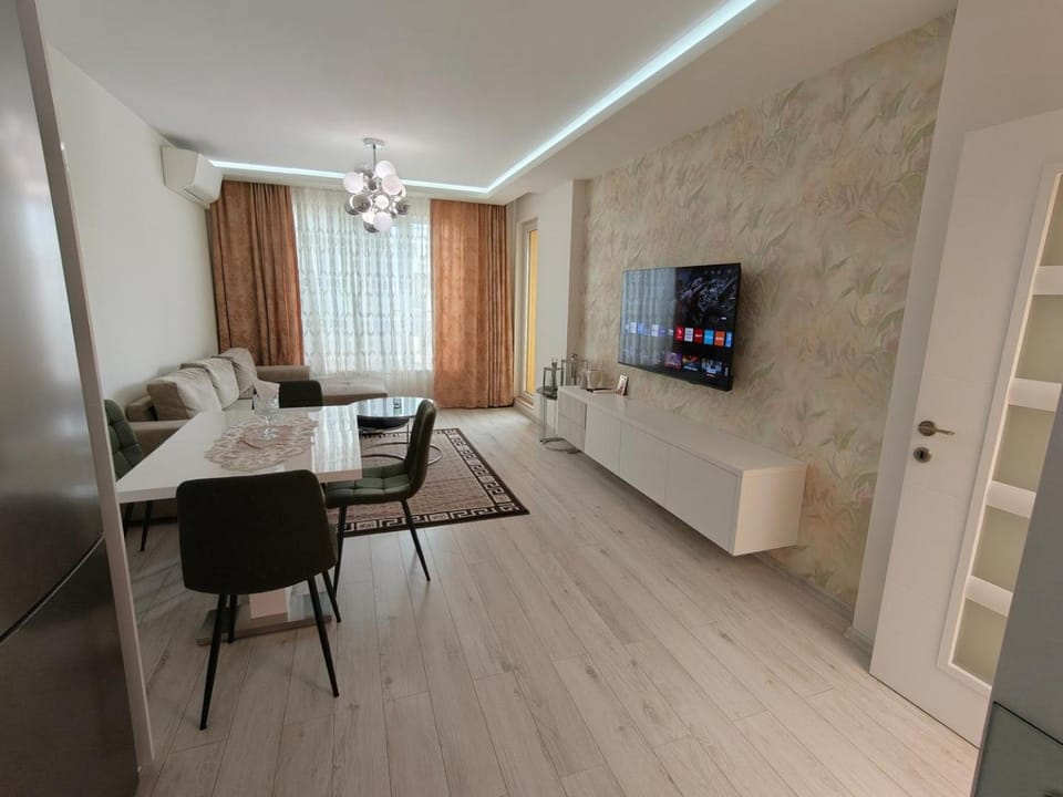 Saharov Fa - Spacious apt with a parking spot Apartment in Varna