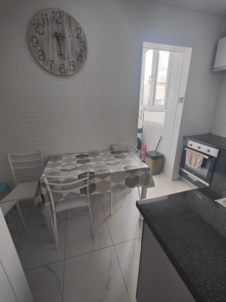 Kitchen or kitchenette, Dining area, pet friendly, stove