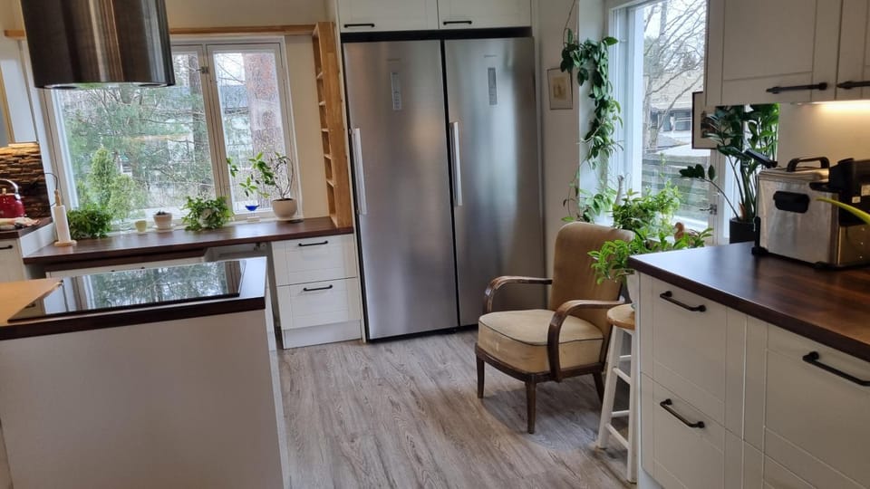 Coffee/tea facilities, Kitchen or kitchenette, dishwasher, oven, stove, toaster