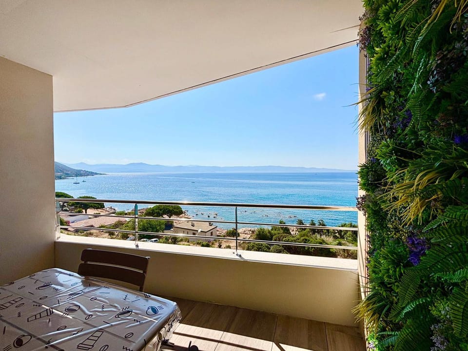Casamea - T2, Vue mer, Piscine chauffée Apartment in Ajaccio