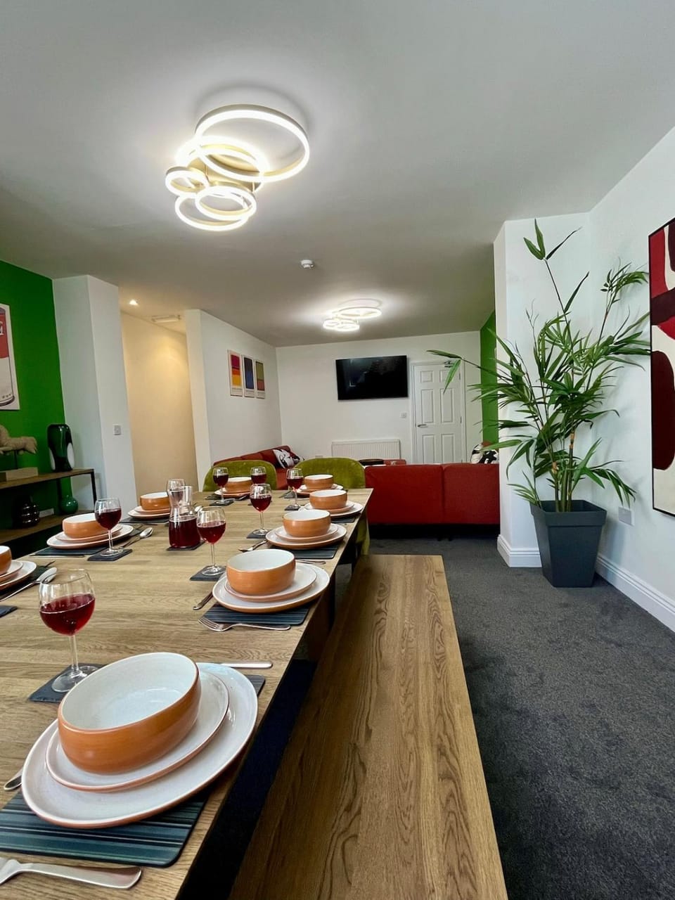 TV and multimedia, Living room, Seating area, Dining area