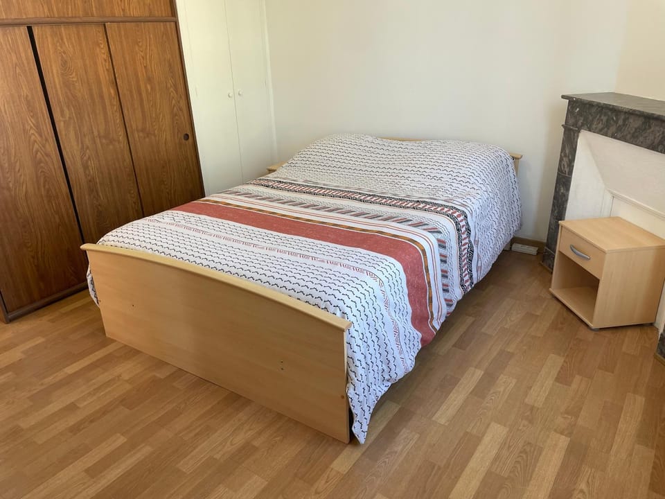 Property building, Photo of the whole room, Bedroom
