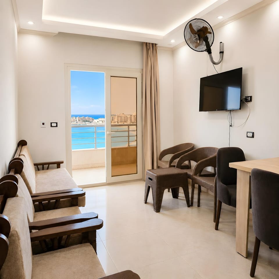 Natural landscape, TV and multimedia, Living room, Dining area, Evening entertainment
