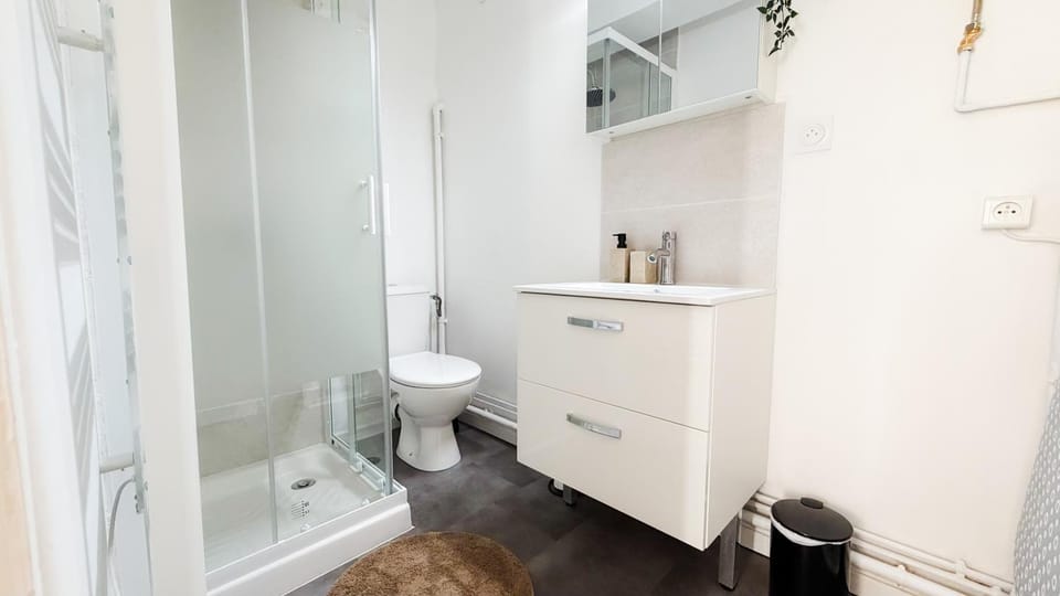 Shower, Toilet, Bathroom