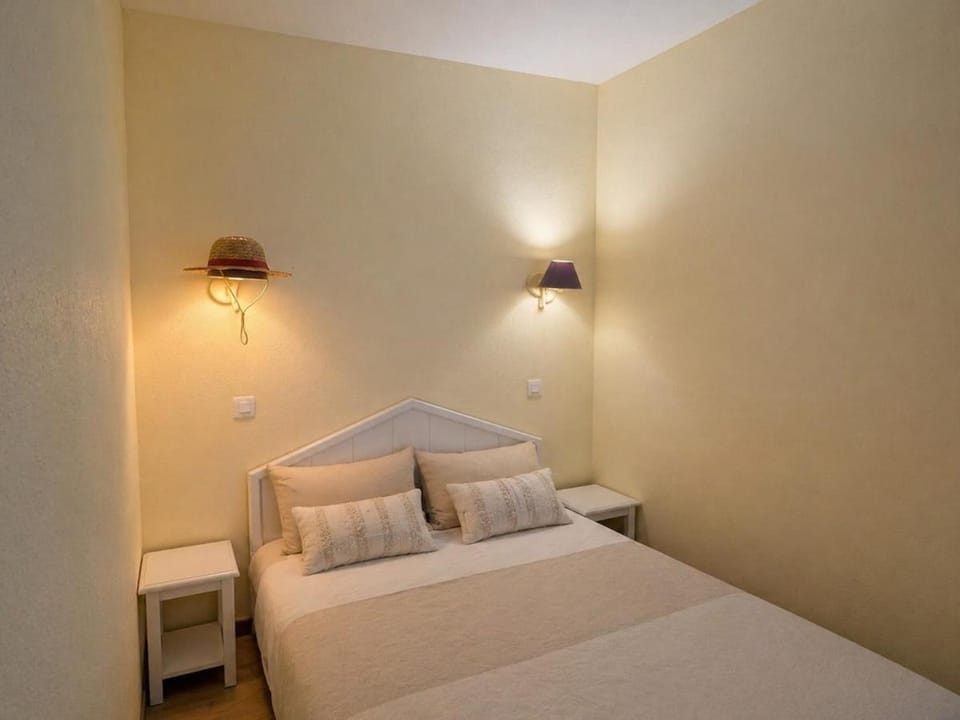 Lovely seaview apartment with pool and AC Apartment in Sainte-Maxime